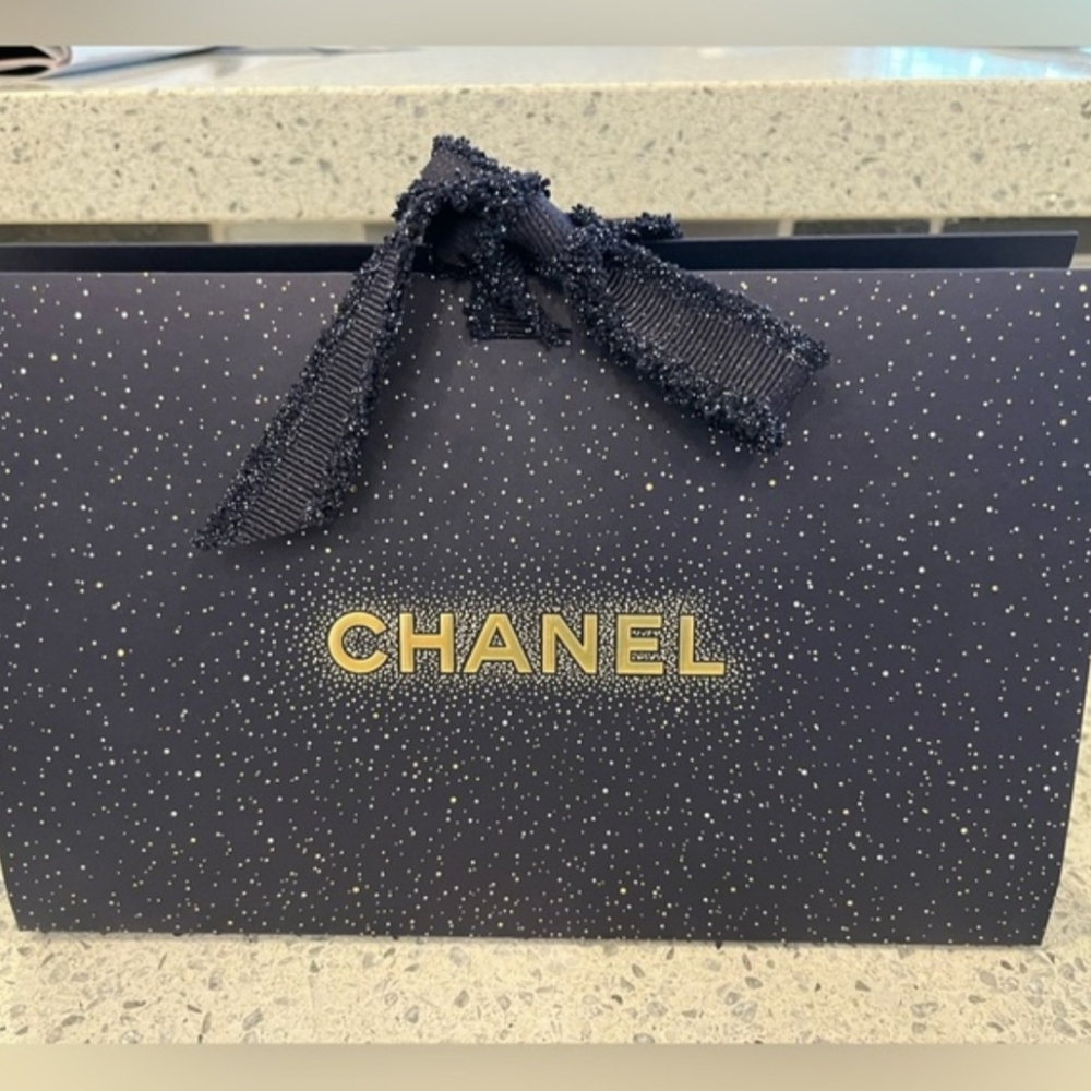 CHANEL Gold Floral and Silver Star Charm and Chanel gift bag accessories - Picture 4 of 12